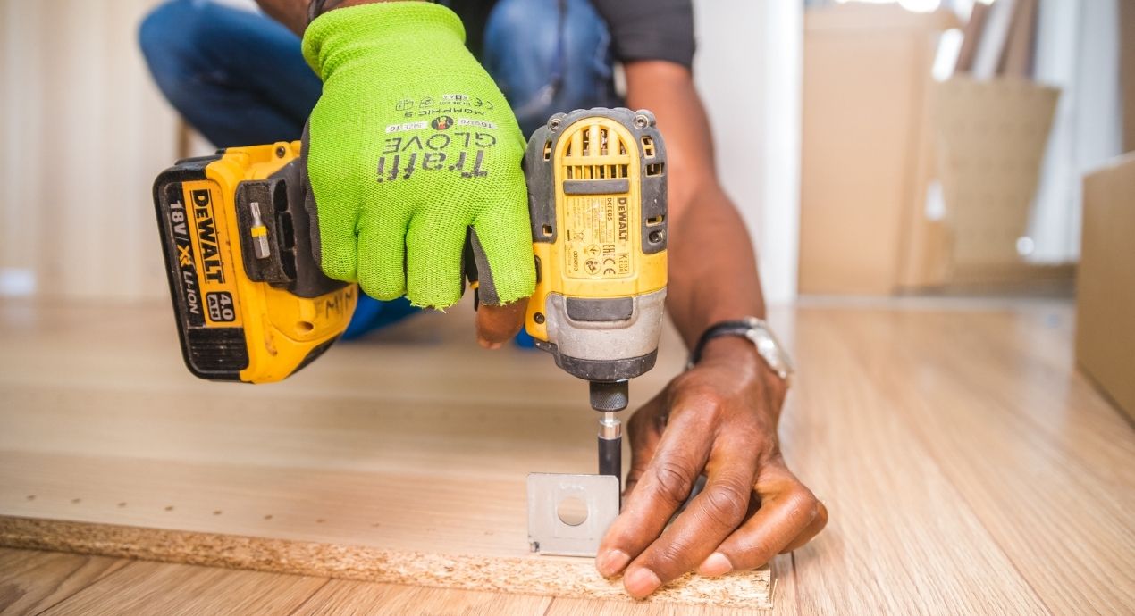 Why Choose a Home Warranty Over a Handyman