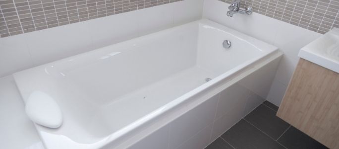 10 Quick & Easy Bathtub and Shower Cleaning Hacks 10 Quick & Easy Bathtub and Shower Cleaning Hacks