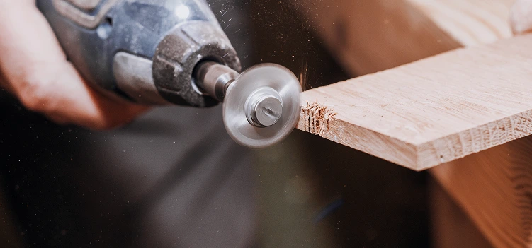 rotary tool with a cutting wheel